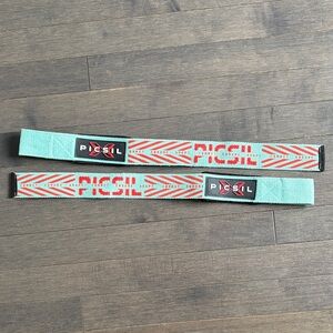 PICSIL Mint and Red Lifting Straps
